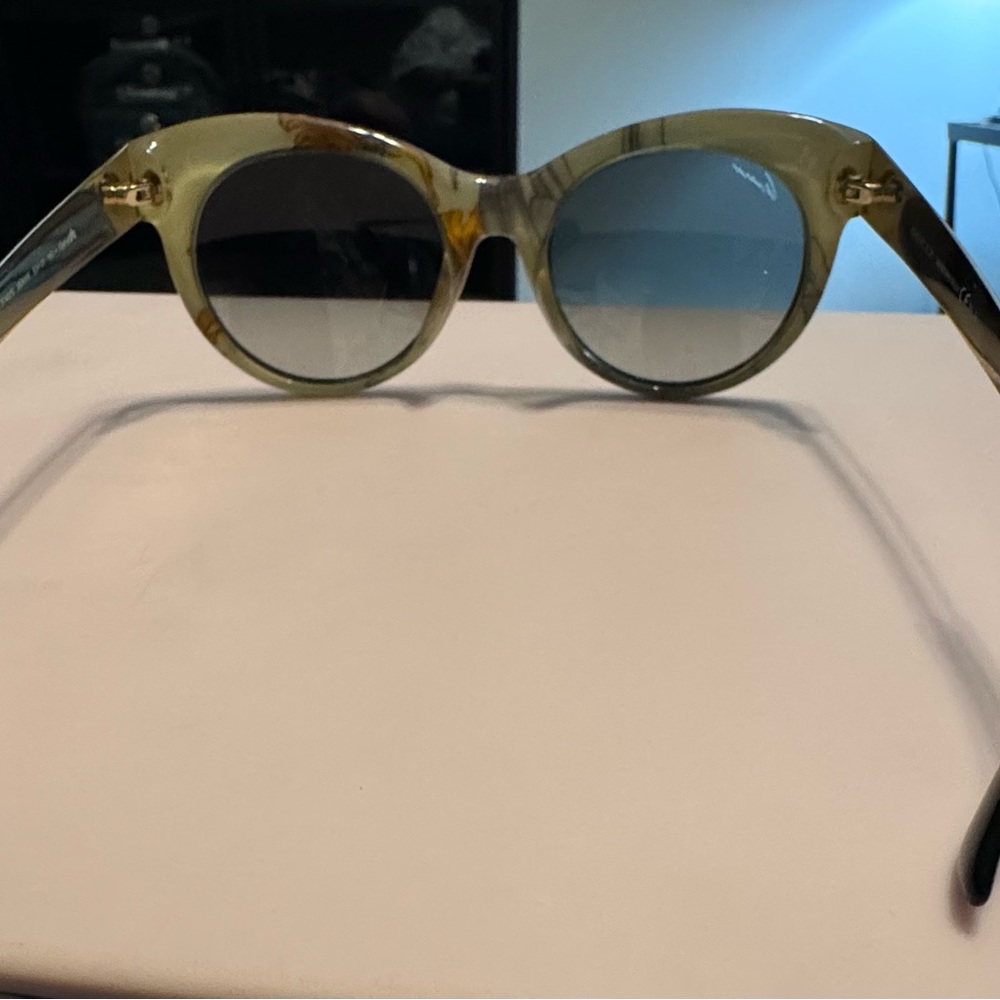 Gucci cat eye sunglasses. New in box - Picture 2 of 5